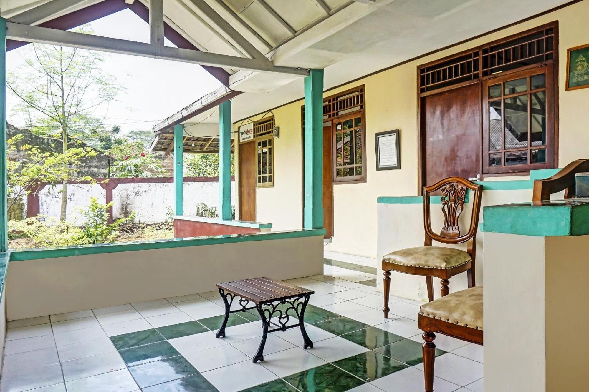Oyo 90928 Wisma Asri Putra Syariah Bogor Eksteriør bilde