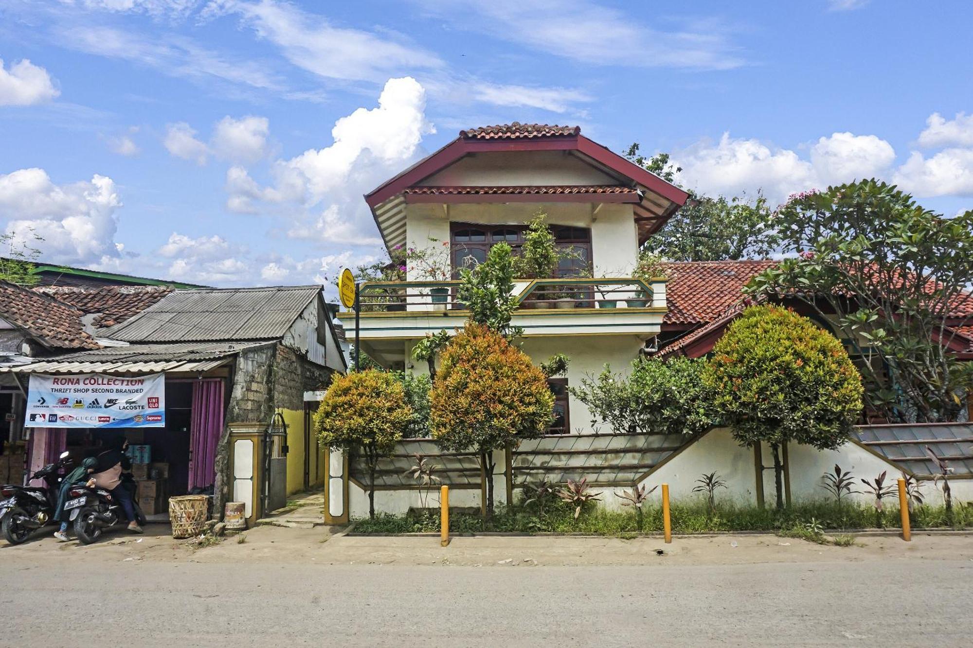 Oyo 90928 Wisma Asri Putra Syariah Bogor Eksteriør bilde