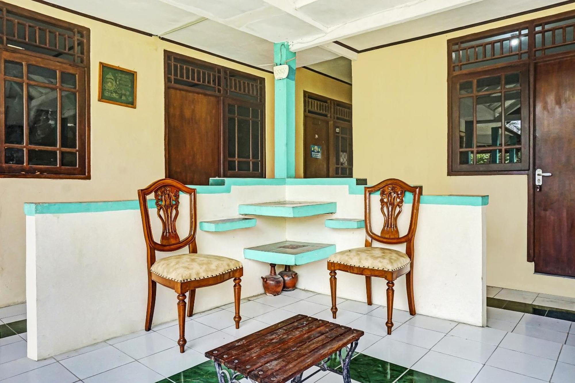 Oyo 90928 Wisma Asri Putra Syariah Bogor Eksteriør bilde